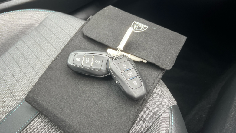 Peugeot 208 1.2 PureTech 100 Allure Premium + 5dr Petrol Hatchback